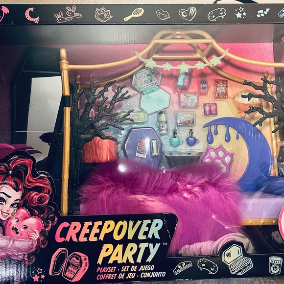 Monster high Clawdeen Wolf and Draculaura with bedroom set, new - Picture 3 of 4